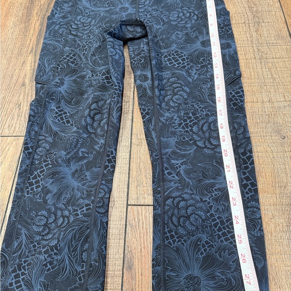 lululemon athletica Women's Navy Floral Joggers - Picture 3 of 10
